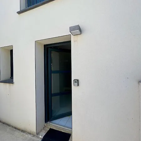Appart Pop-Art Proche Autoroute, Plages Et Attractions, Wifi - Tv, Deco Stylee, Calme Bessan Exterior photo